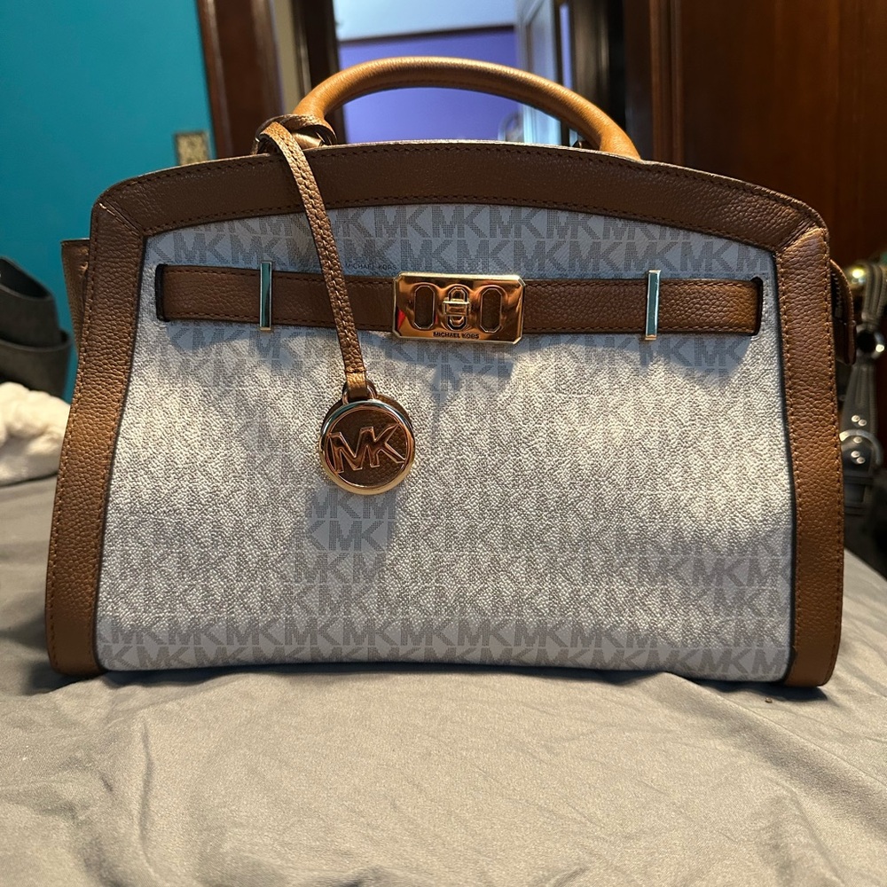 Michael Kors Karson Signature satchel in a vanilla/acorn and brown